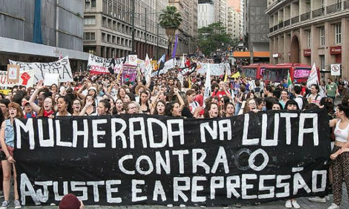 IDENTIDADE OU REVOLUÇÃO?