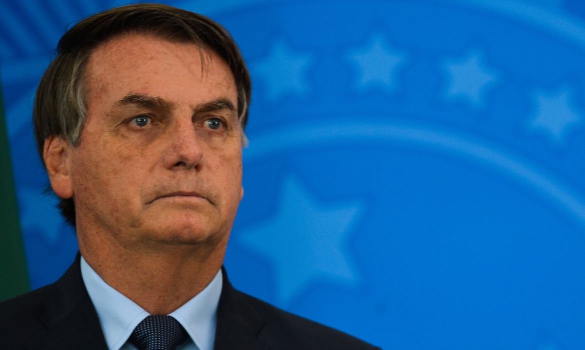 Bolsonaro parte para o ataque