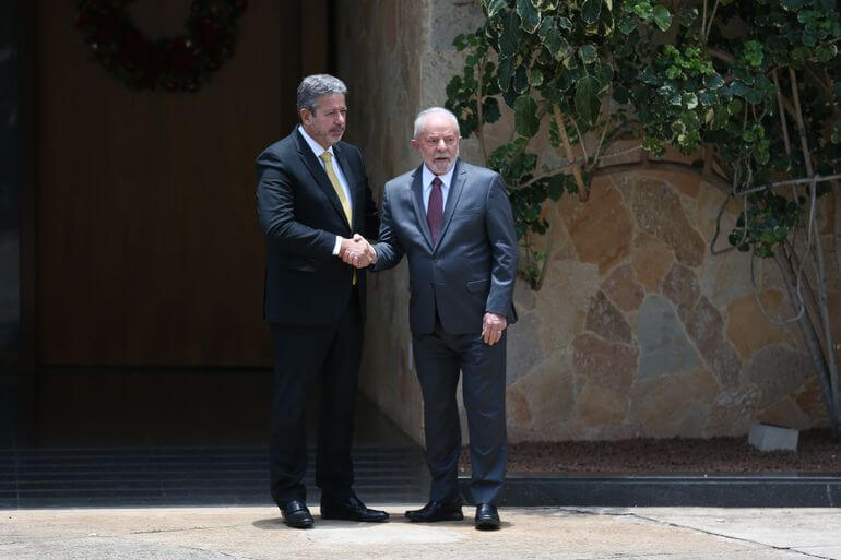 Rendição de Lula ao Centrão é o retrato da política burguesa