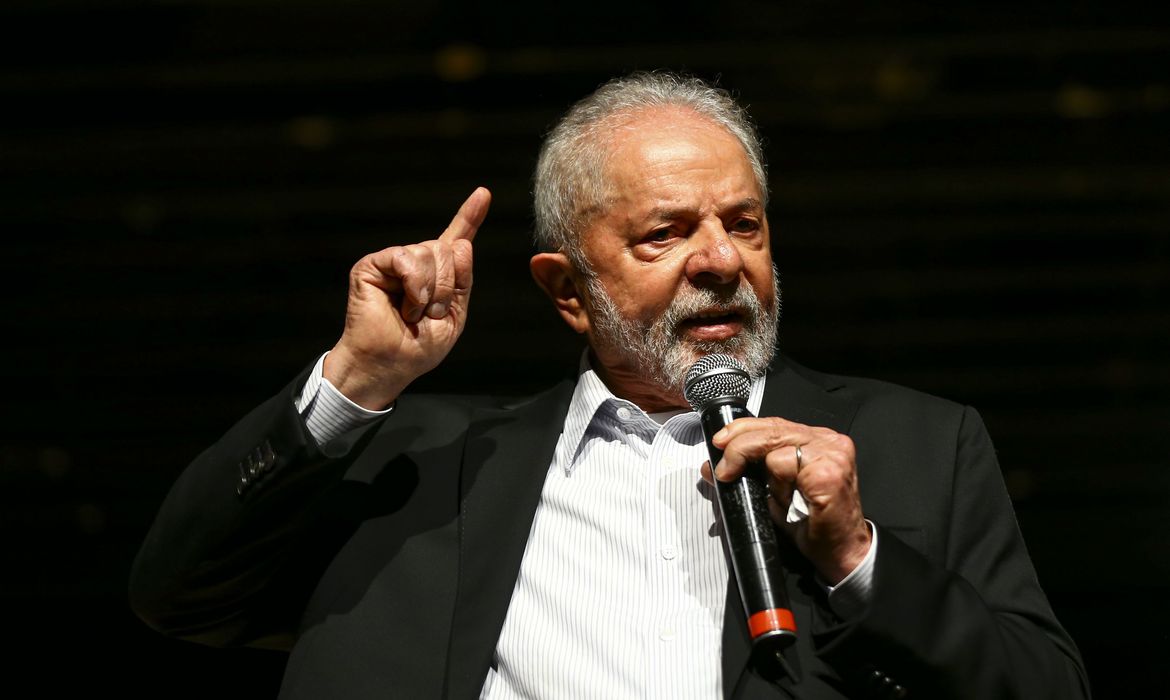 Capital financeiro chantageia e sabota Lula
